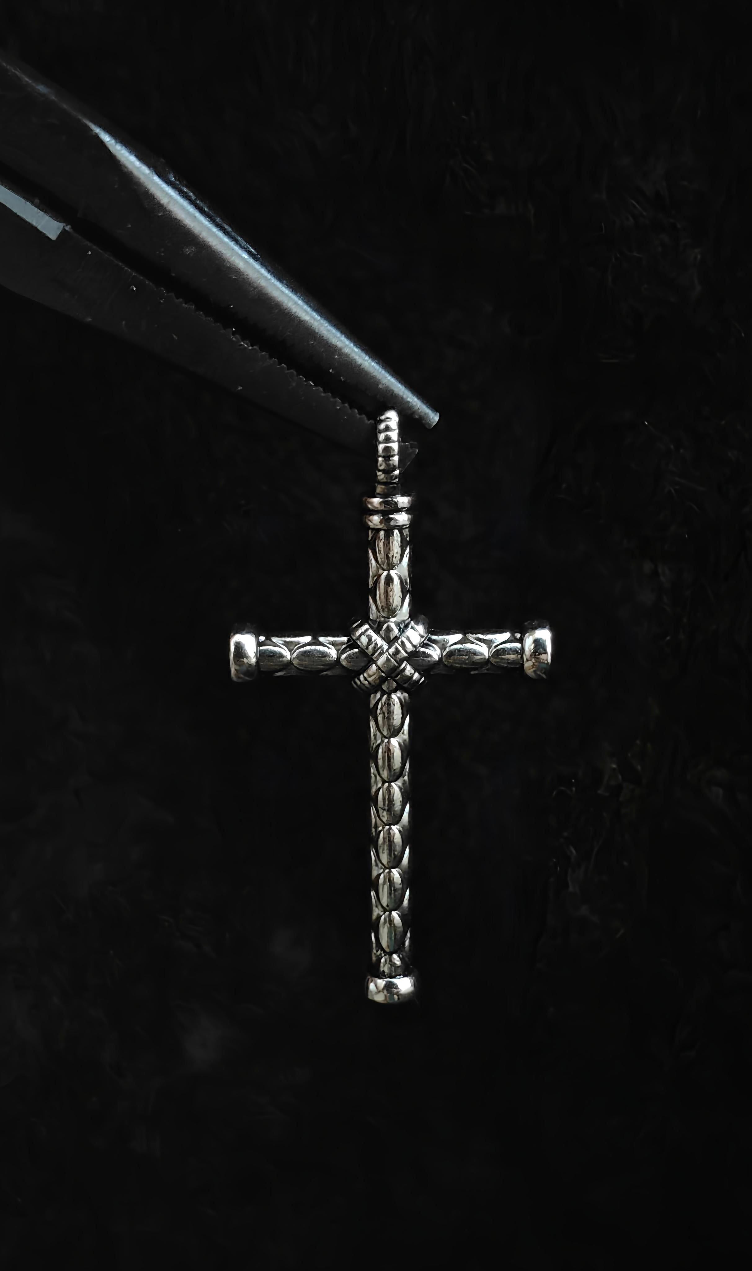 Knott Cross Pendant With 22" Chain